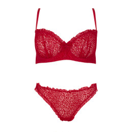 Ensemble 2 pièces Catilla révélant décolleté profond et fesses galbées.