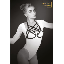 harnais fetish ajustable noir pour mettre en valeur la poitrine, avec lanières élastiques pour un look glamour