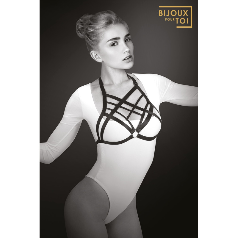 harnais fetish ajustable noir pour mettre en valeur la poitrine, avec lanières élastiques pour un look glamour