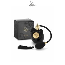 Parfum aphrodisiaque senteur florale, détail du vaporisateur sophistiqué et raffiné