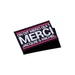 Ecusson rectangle velcro Jacquie et Michel Présenté avec son dos velcro, sur fond neutre.