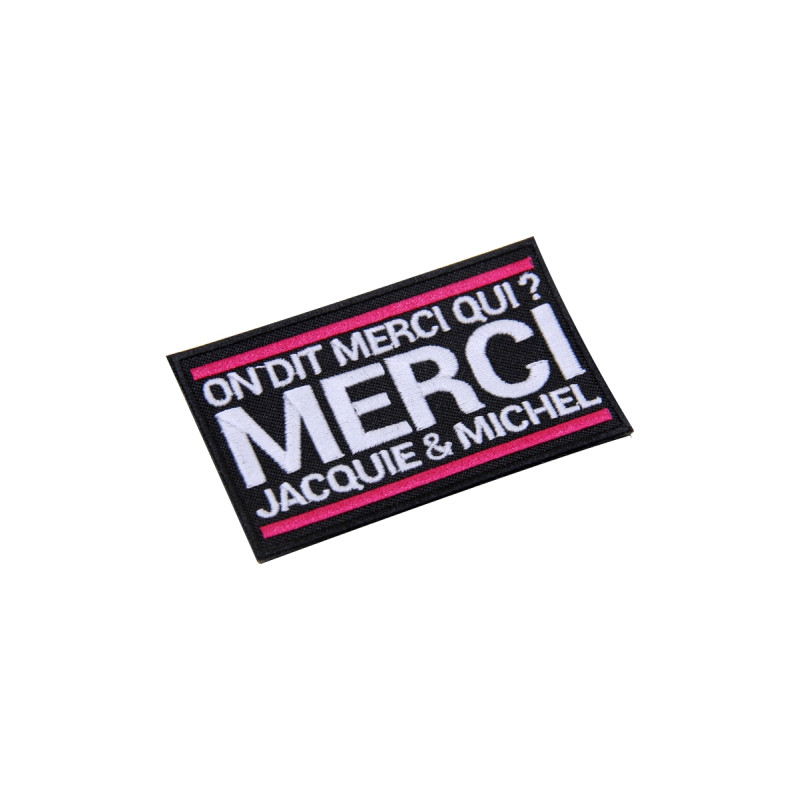 Ecusson rectangle Jacquie et Michel Vue rapprochée de la broderie et de ses couleurs.