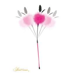 Manche fin semi-rigide pour une prise en main parfaite, plume torsadée