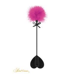 Tapette Sweet Caress cœur avec pompon fuchsia et manche fin semi-rigide