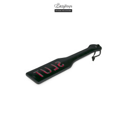 Accessoire BDSM à batteur rigide, prise en main ergonomique