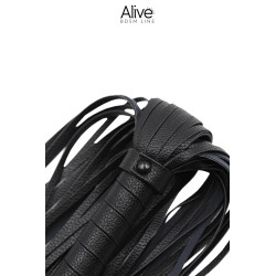 Fouet noir Fantasy, lanières souples pour plaisir charnel entre douceur et intensité