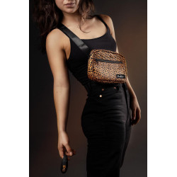 Le vibromasseur couples Zuna Panthra ravive la sensualité par une stimulation plaisir parfaite